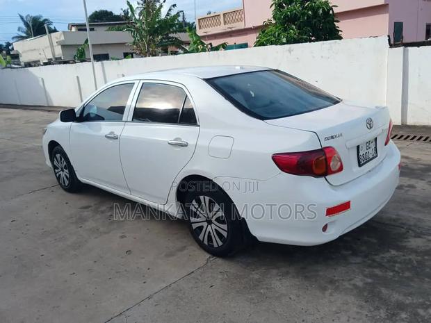 Toyota Corolla 2010 White