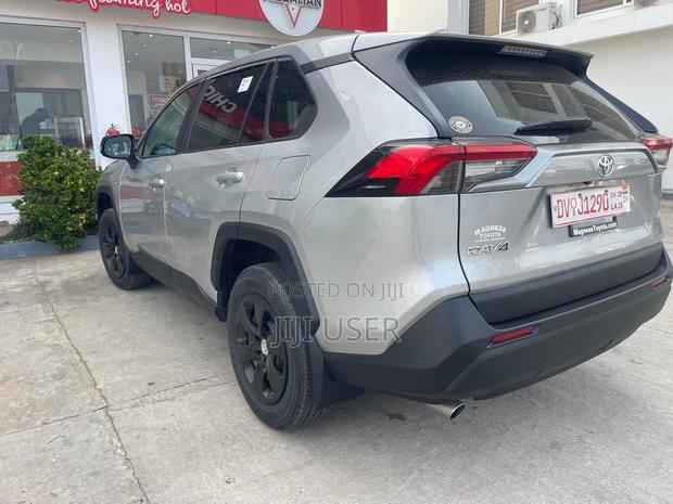 Toyota RAV4 LE AWD 2023 Gray
