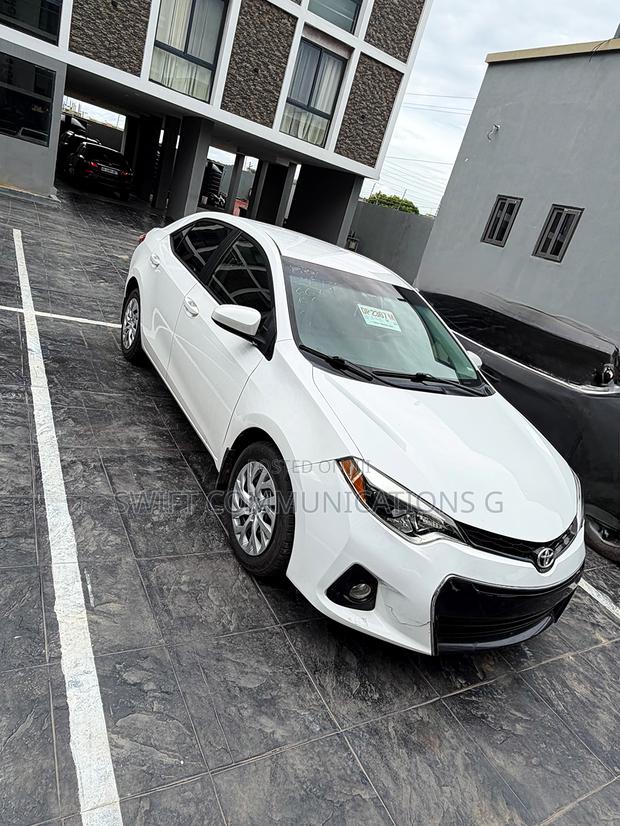 Toyota Corolla LE 4dr Sedan (1.8L 4cyl CVT) 2016 White