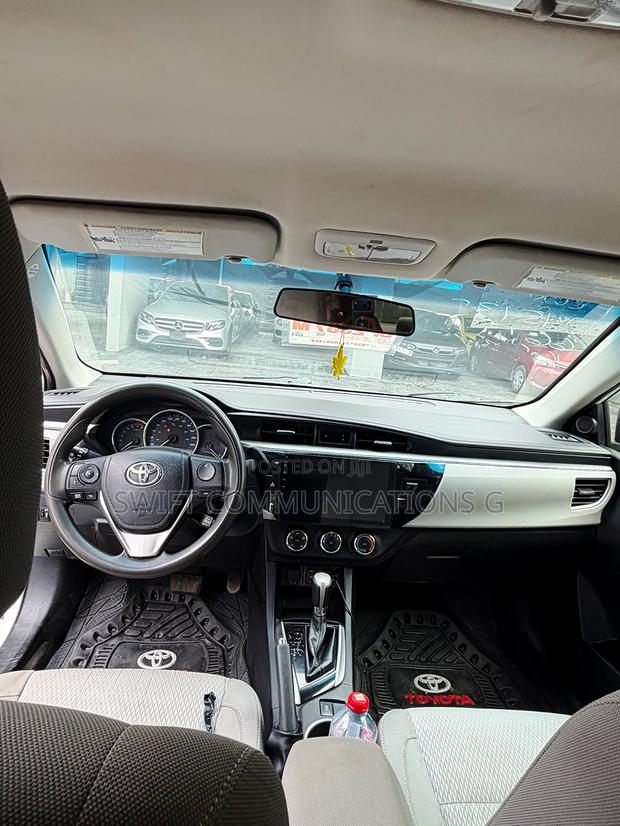 Toyota Corolla LE 4dr Sedan (1.8L 4cyl CVT) 2016 White