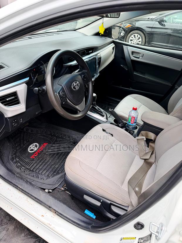 Toyota Corolla LE 4dr Sedan (1.8L 4cyl CVT) 2016 White