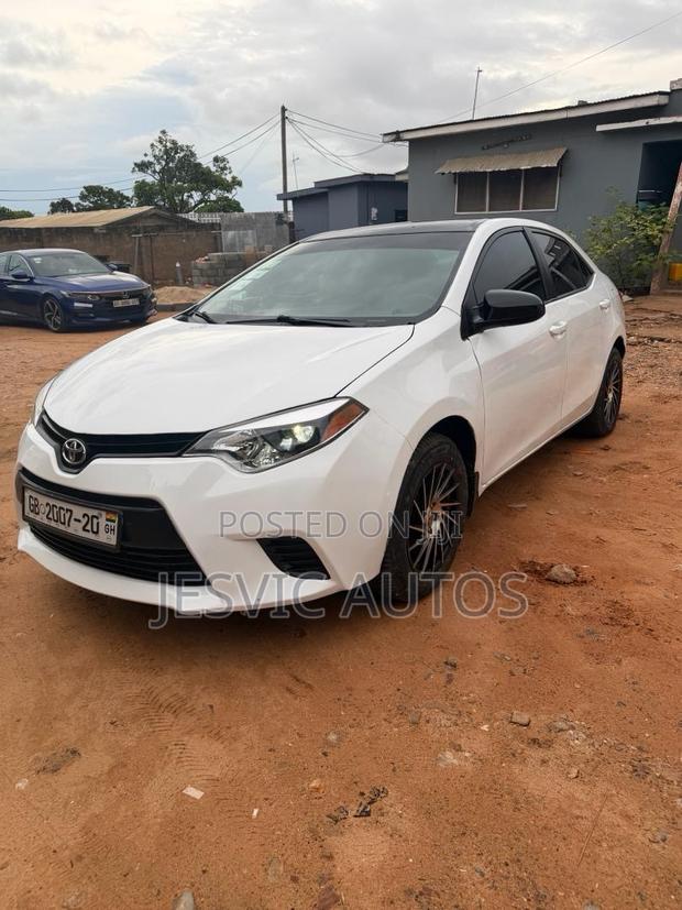 Toyota Corolla LE 4dr Sedan (1.8L 4cyl CVT) 2015 White
