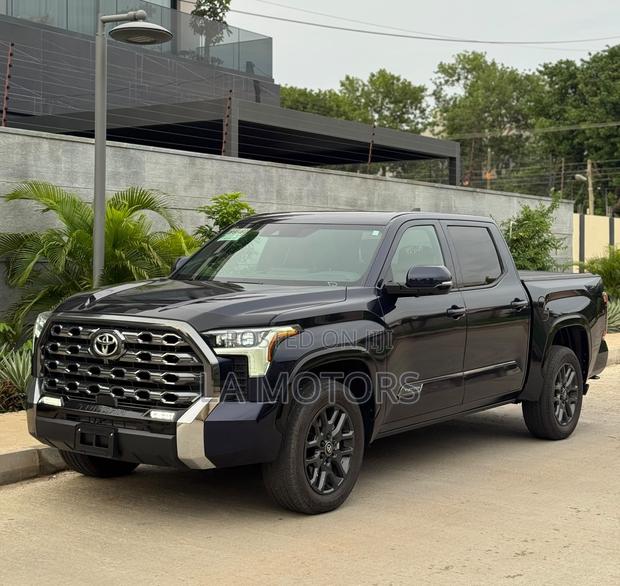 Toyota Tundra 2025 Black