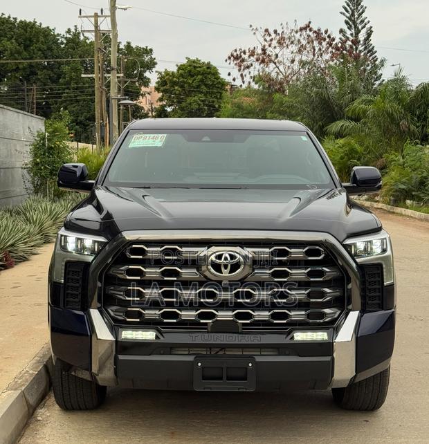 Toyota Tundra 2025 Black