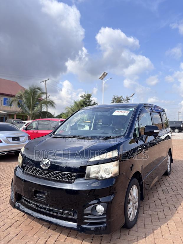 Toyota Voxy 2012 Black