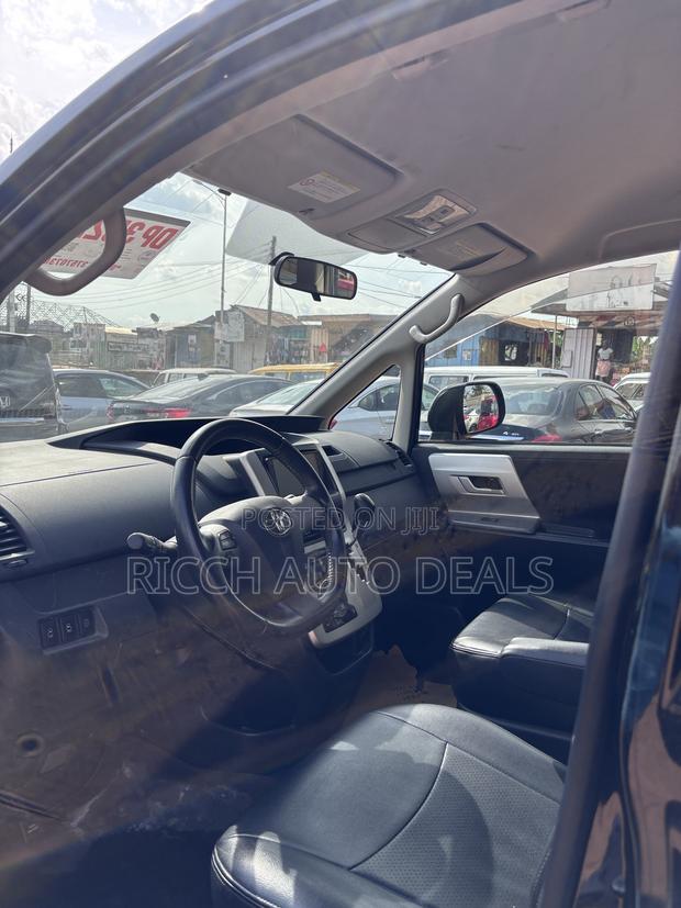 Toyota Voxy 2012 Black