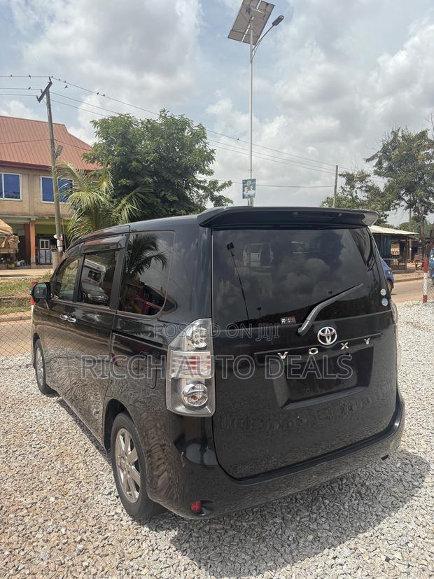 Toyota Voxy 2012 Black