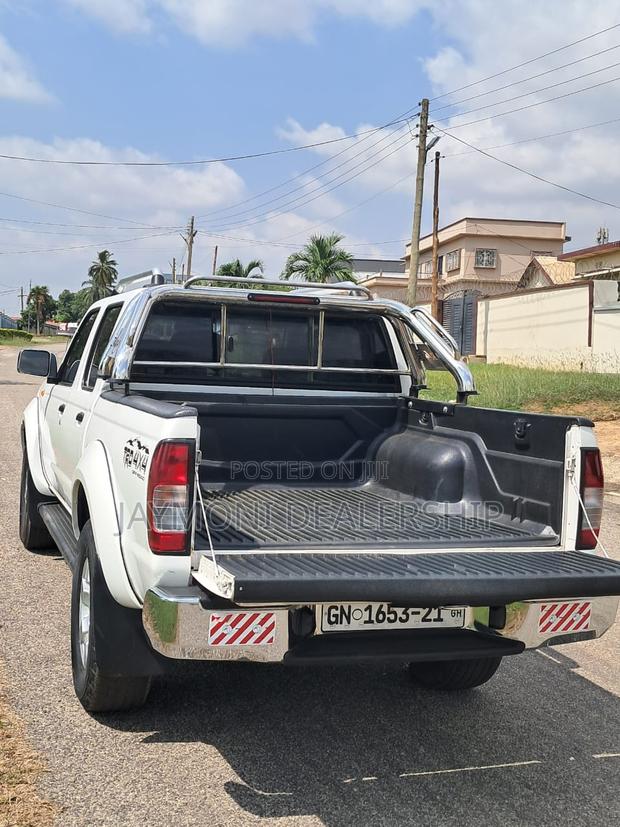 Nissan Hardbody 2015 White
