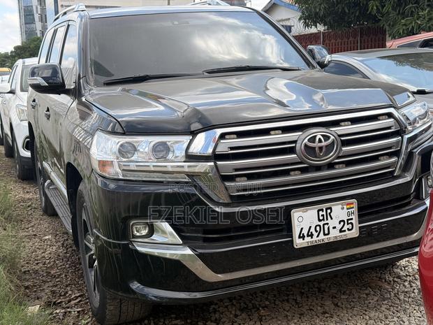 Toyota Land Cruiser 5.7 V8 2013 Black