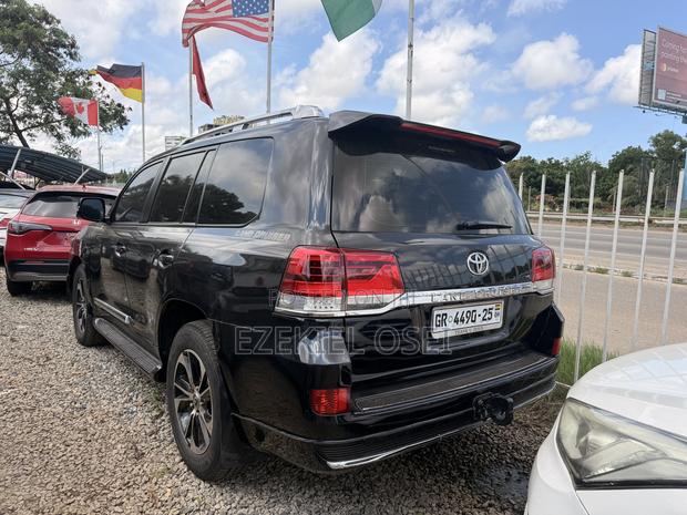 Toyota Land Cruiser 5.7 V8 2013 Black
