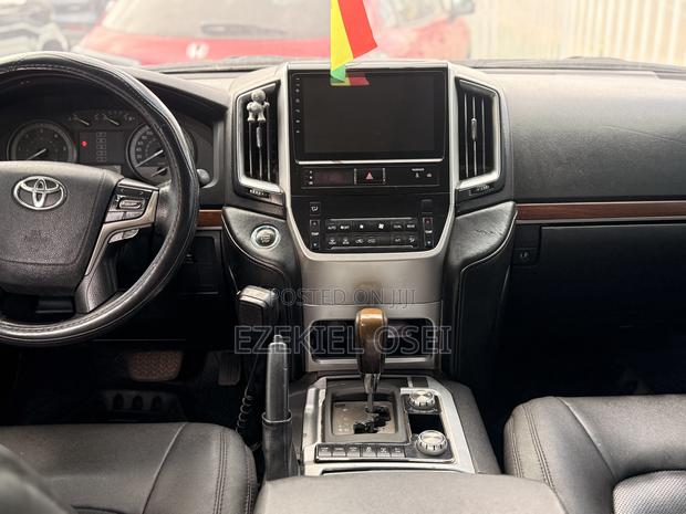 Toyota Land Cruiser 5.7 V8 2013 Black
