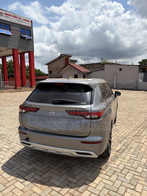 Mitsubishi Outlander 2020 Silver