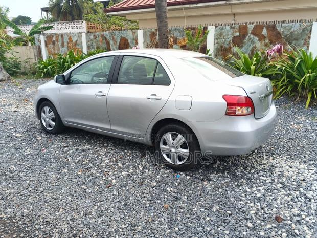 Toyota Yaris 2011 Silver