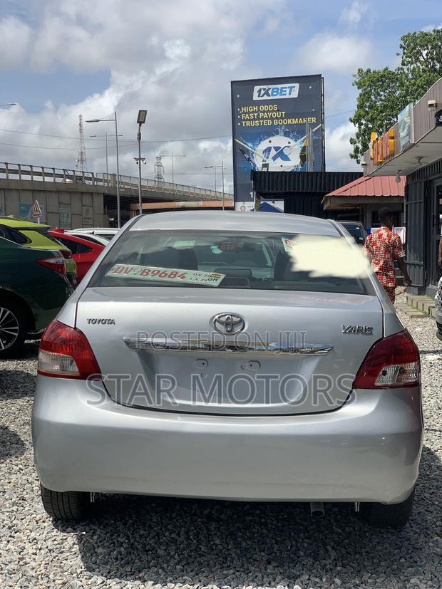Toyota Yaris 2011 Silver