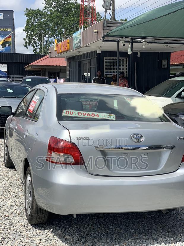 Toyota Yaris 2011 Silver