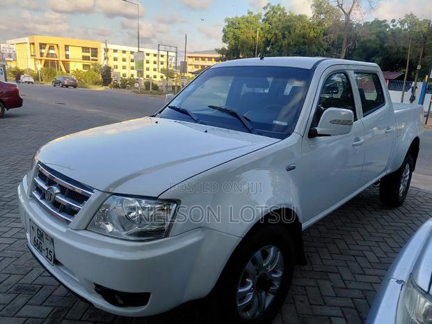 Tata Xenon 2015 White