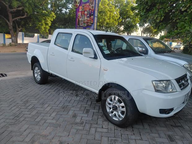 Tata Xenon 2015 White