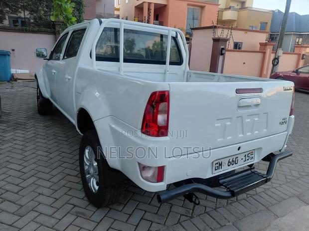 Tata Xenon 2015 White