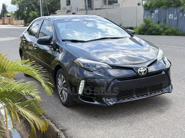 Toyota Corolla XLE (1.8L 4cyl 2A) 2018 Black