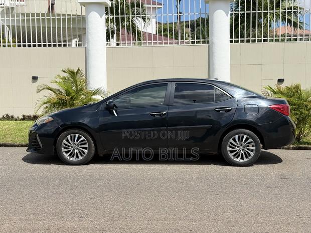 Toyota Corolla XLE (1.8L 4cyl 2A) 2018 Black