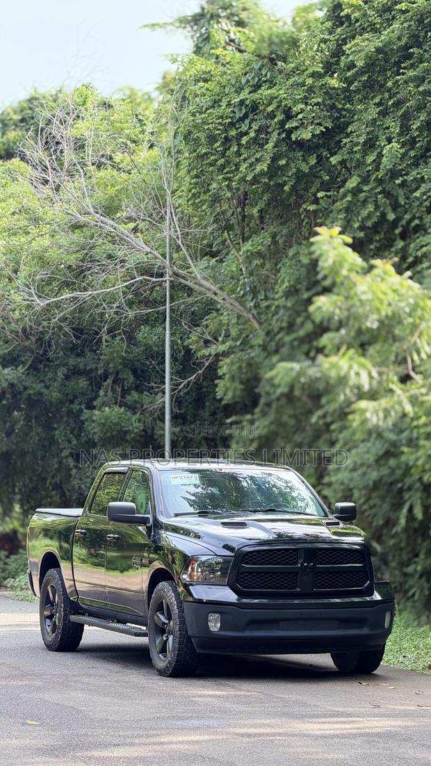 RAM 1500 Classic 2023 Black