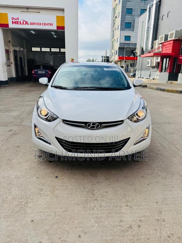 Hyundai Elantra Limited Sedan FWD (1.8L 4cyl 6A) 2016 White