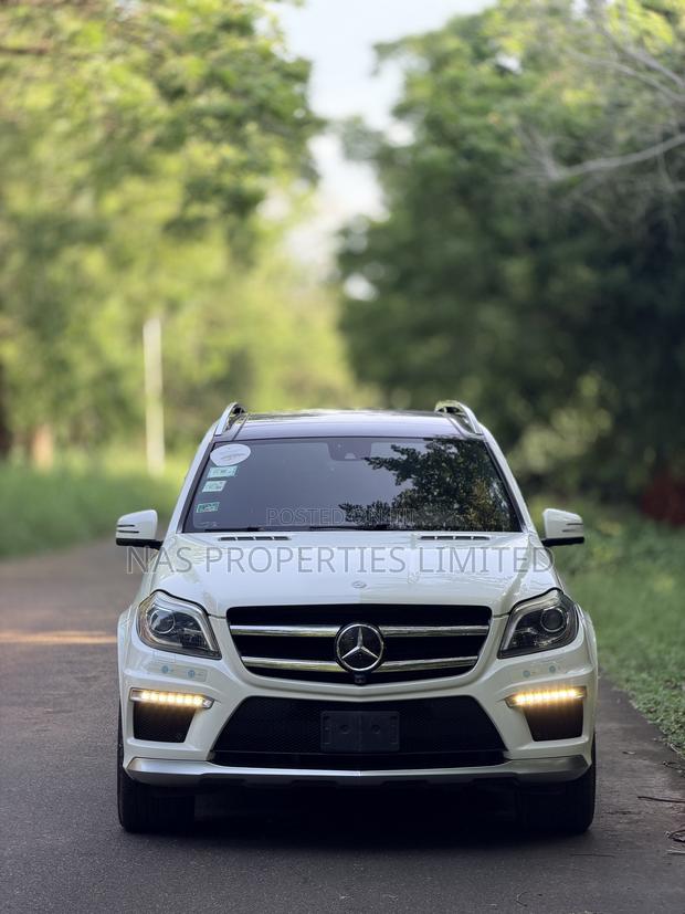 Mercedes-Benz GL-Class GL63 AMG 4dr SUV AWD (5.5L 8cyl Turbo 7A) 2015