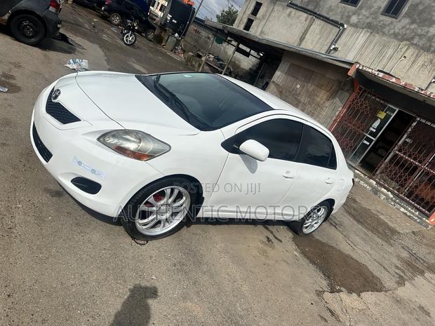 Toyota Yaris 2010 White
