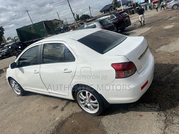 Toyota Yaris 2010 White