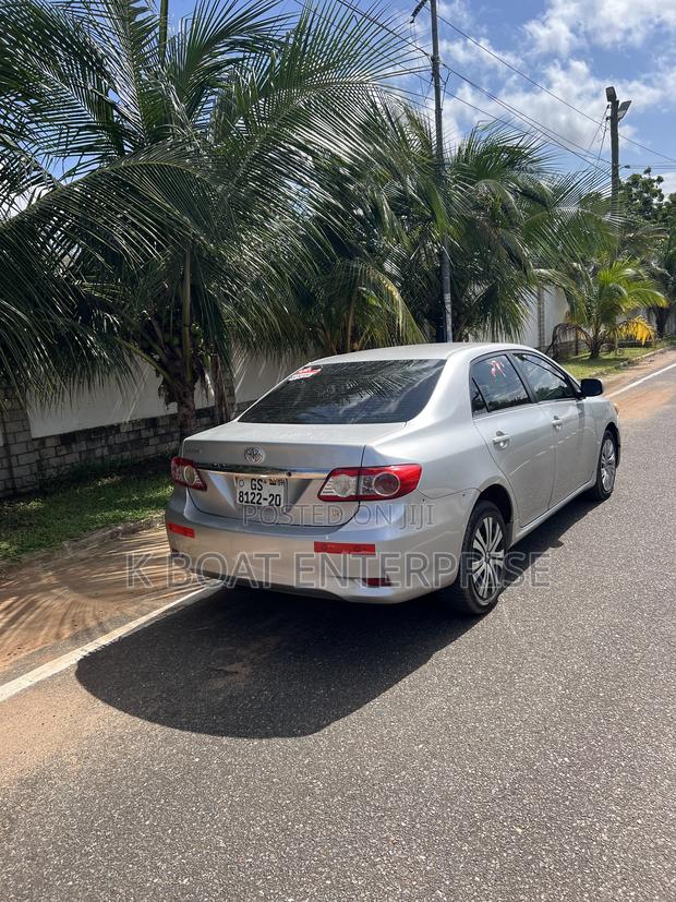 Toyota Corolla LE 4dr Sedan (1.8L 4cyl 4A) 2013 Silver