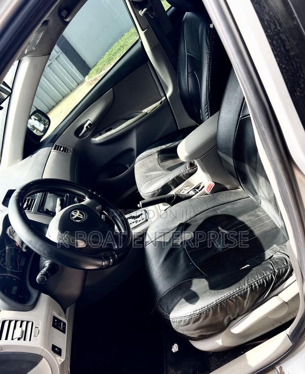 Toyota Corolla LE 4dr Sedan (1.8L 4cyl 4A) 2013 Silver