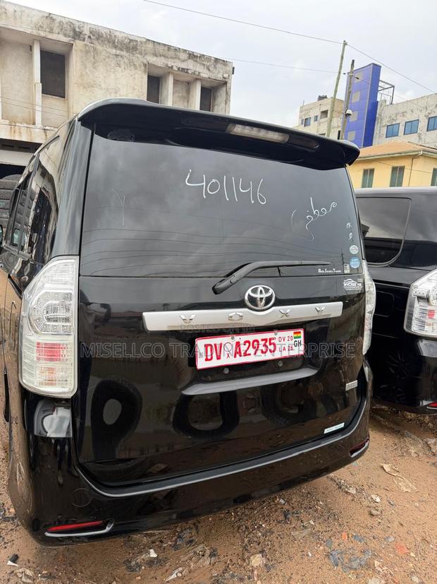 Toyota Voxy 2011 Black