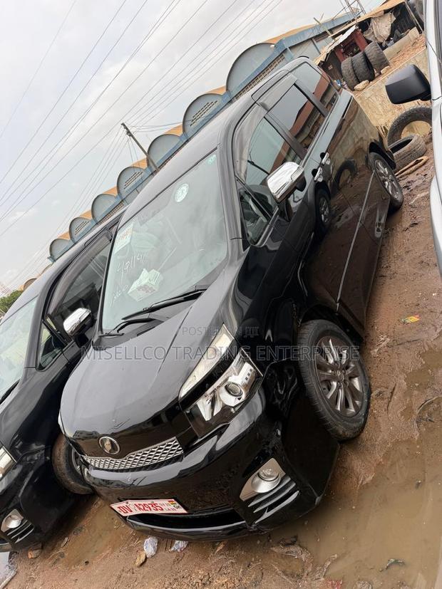 Toyota Voxy 2011 Black