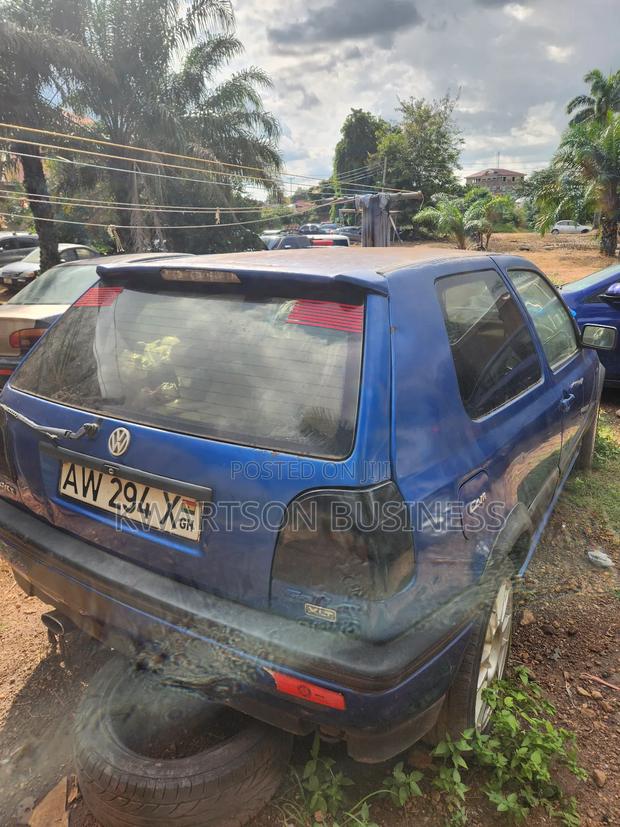 Volkswagen Golf 2002 Blue