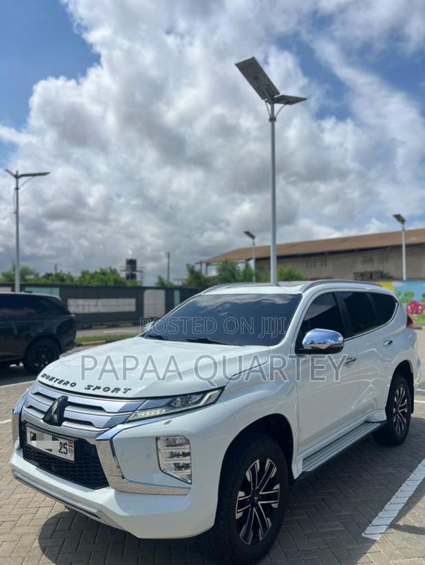 Mitsubishi Montero Sport 2025 White