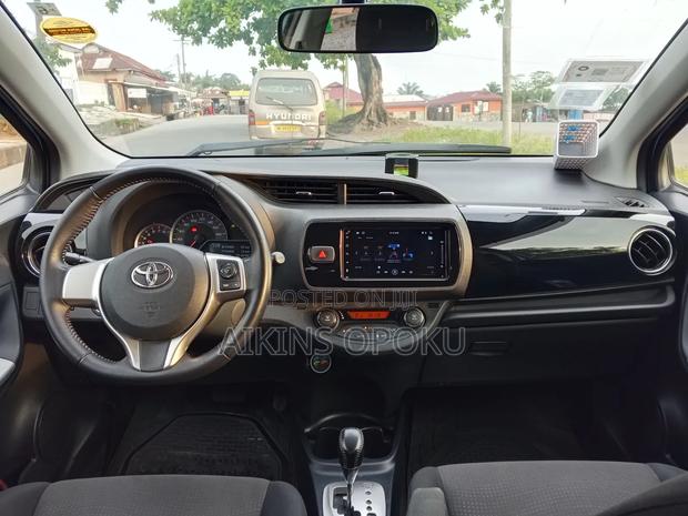 Toyota Vitz 2016 Blue