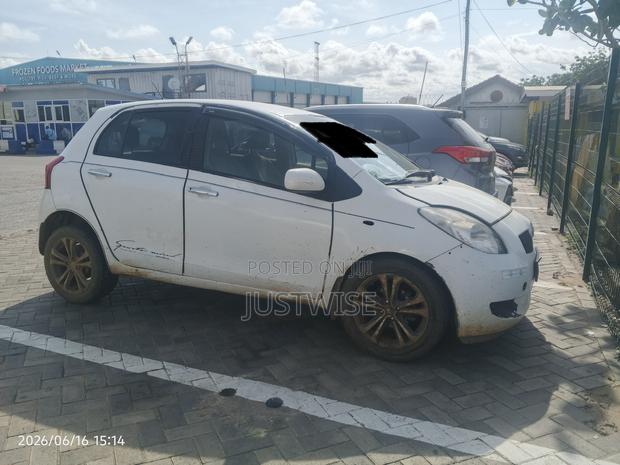 Toyota Vitz 2008 White