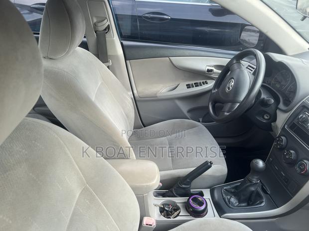 Toyota Corolla LE 4dr Sedan (1.8L 4cyl 4A) 2013