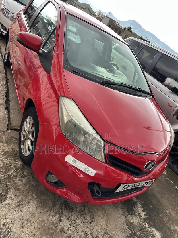 Toyota Vitz 1.3 FWD 5dr 2013 White