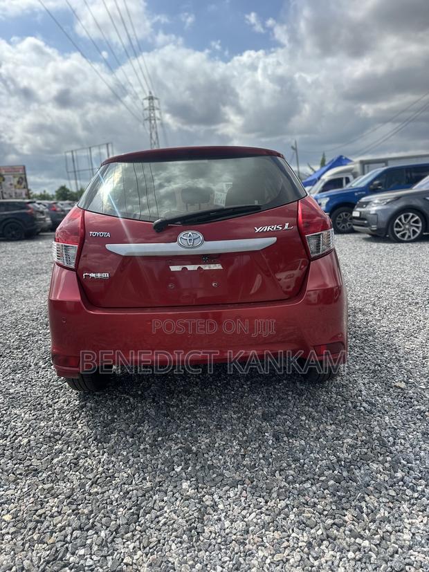 Toyota Yaris L Hatchback 5dr 2015 Burgundy
