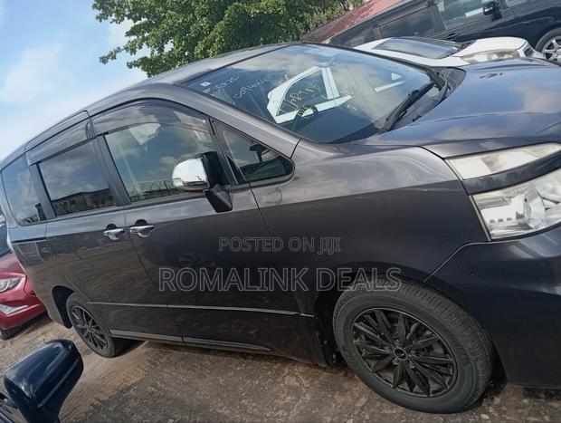 Toyota Voxy 2013 Gray