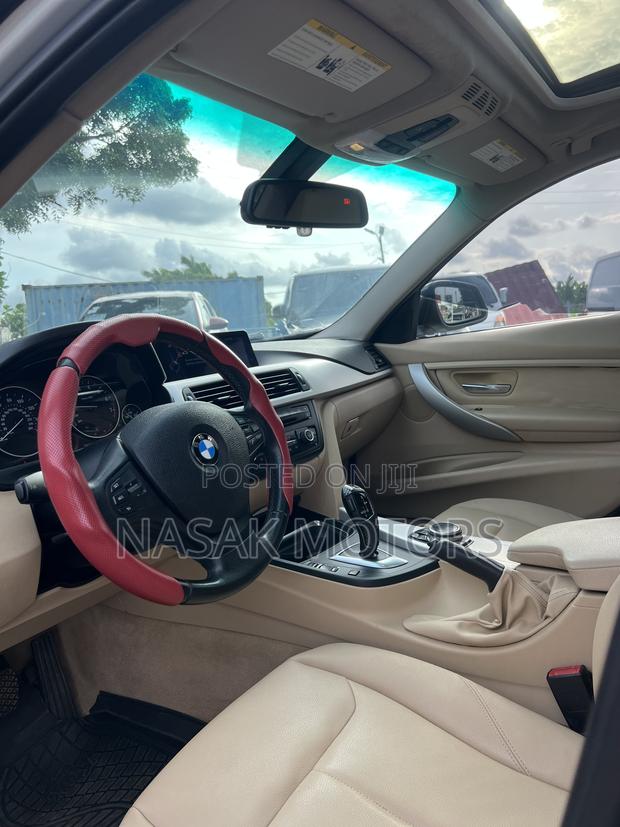 BMW 320i Sedan RWD 2014 Silver