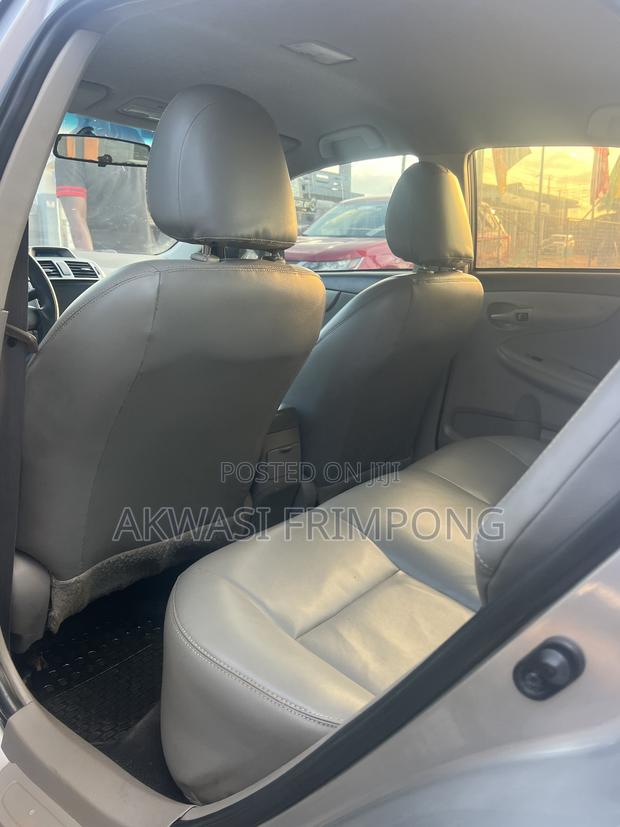 Toyota Corolla LE 4dr Sedan (1.8L 4cyl 4A) 2013 Silver