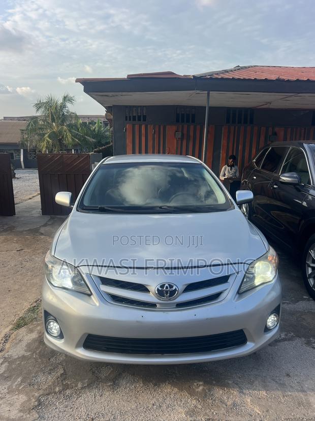 Toyota Corolla LE 4dr Sedan (1.8L 4cyl 4A) 2013 Silver