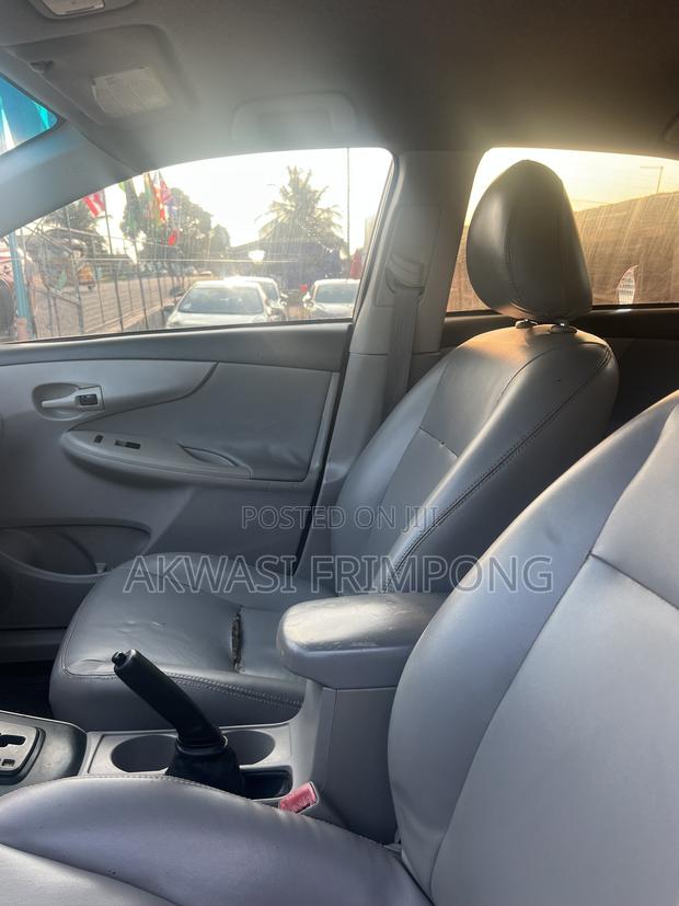 Toyota Corolla LE 4dr Sedan (1.8L 4cyl 4A) 2013 Silver