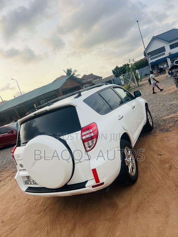 Toyota RAV4 2010 White