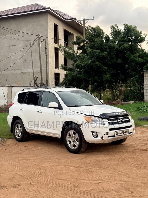 Toyota RAV4 2009 White