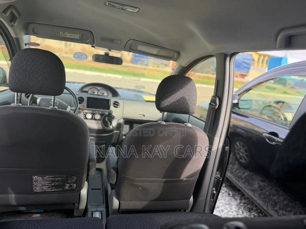 Toyota Sienta 2015 Brown