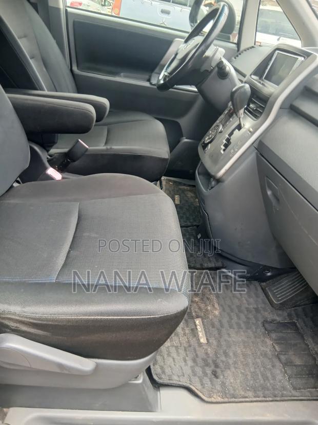 Toyota Voxy 2012 Gray