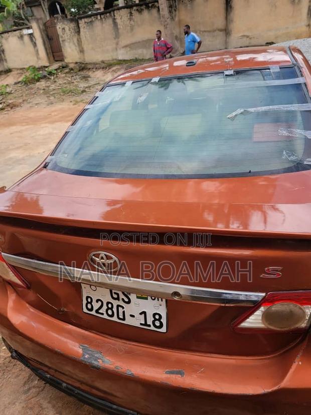 Toyota Corolla 2013 Brown
